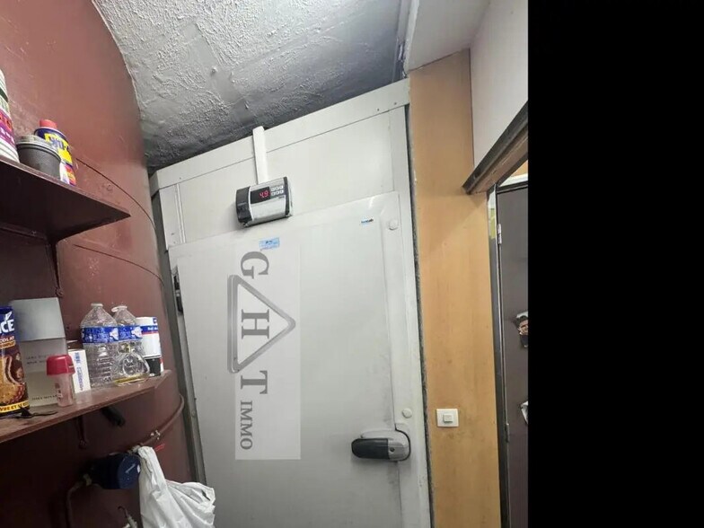 Retail in Levallois-Perret for lease - Interior Photo - Image 1 of 1