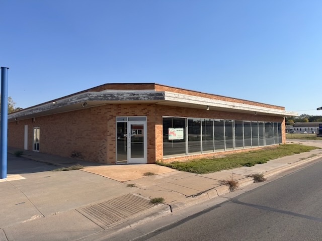 1124 W Crawford St, Salina, KS for lease - Primary Photo - Image 1 of 1