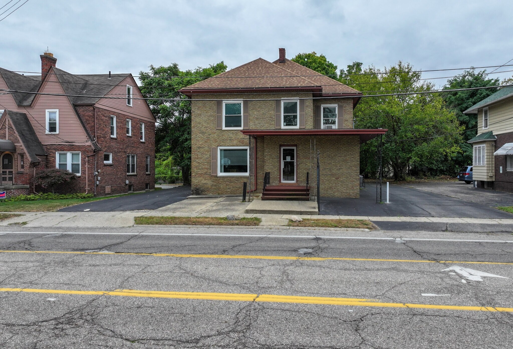 1030 S Grand Traverse St, Flint, MI for lease Building Photo- Image 1 of 16