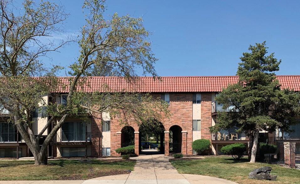 2303 Benson Gardens Blvd, Omaha, NE 68134