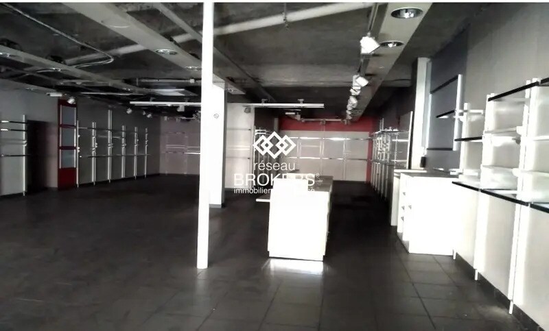 Location Commerce 220 m² - Photo 1