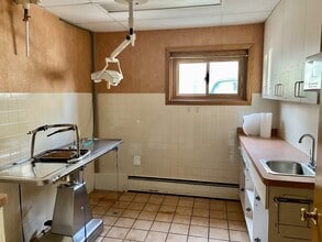 3805 S Kinnickinnic Ave, Milwaukee, WI for sale Interior Photo- Image 2 of 18