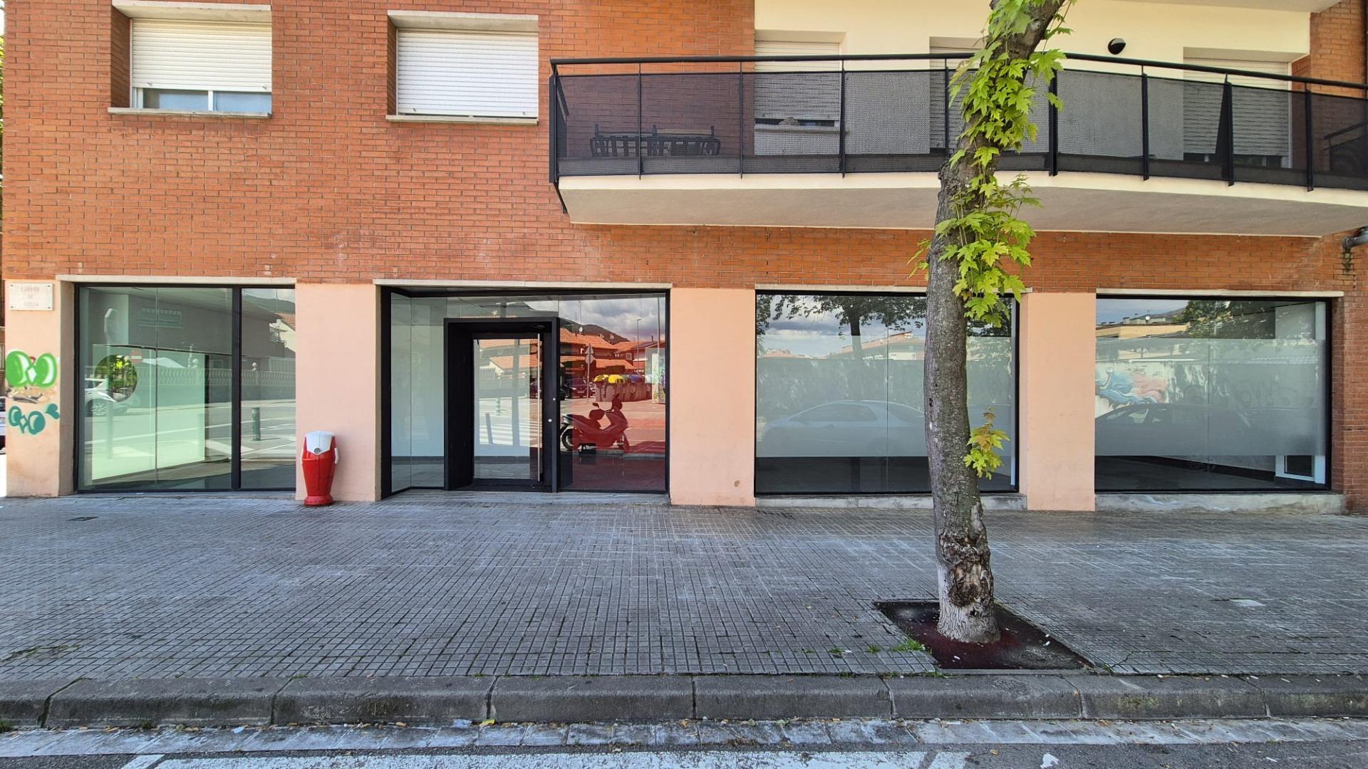Retail in Castellar del Vallès, Barcelona for lease Building Photo- Image 1 of 16
