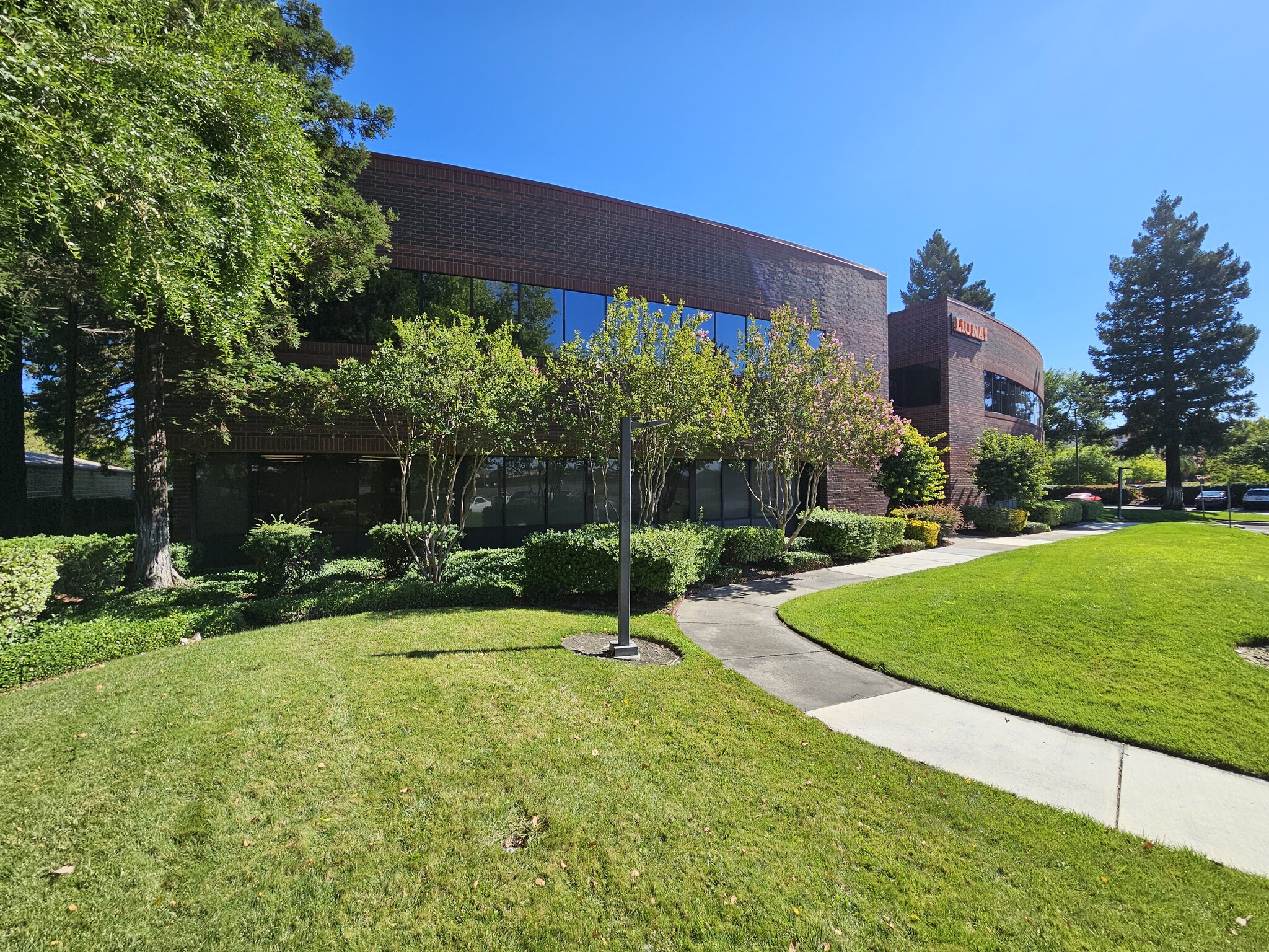 3775 N Freeway Blvd, Sacramento, CA for lease Building Photo- Image 1 of 16