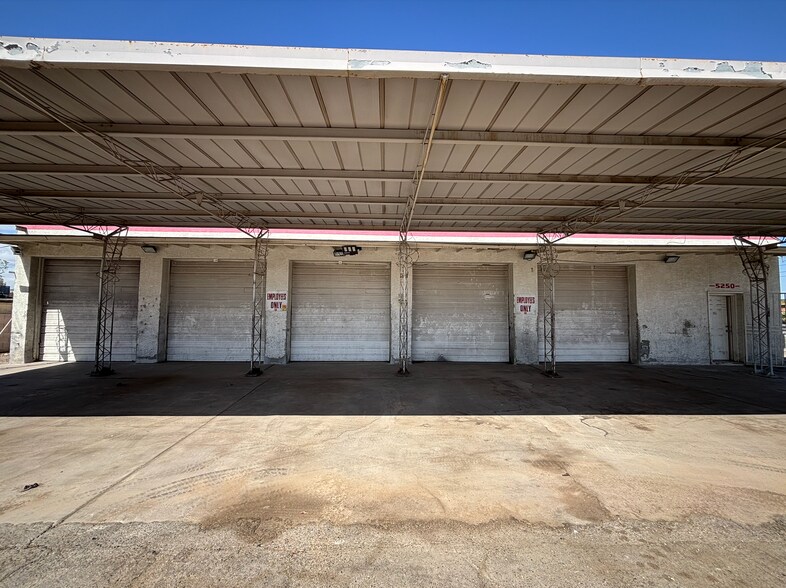 5240-5250 S Central Ave, Phoenix, AZ for lease - Building Photo - Image 2 of 5