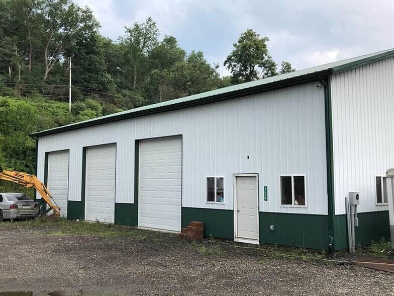 6216 Freeport Rd, Freeport, PA 16229