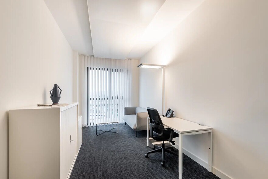 Office in Tours for lease - Interior Photo - Image 1 of 10