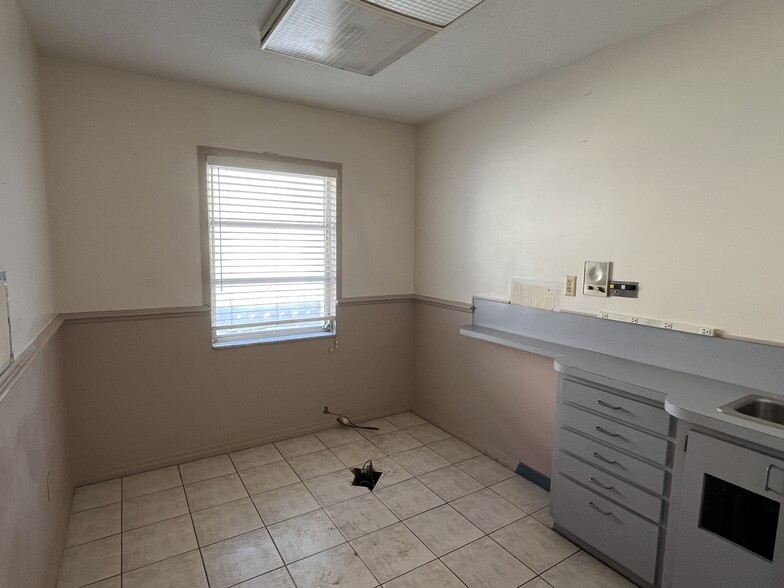 6201 Dr Martin Luther King Jr St S, Saint Petersburg, FL for sale - Interior Photo - Image 3 of 10