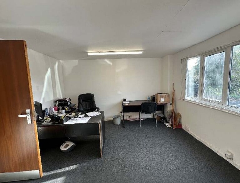 Midland Way, Thornbury for lease - Interior Photo - Image 2 of 3