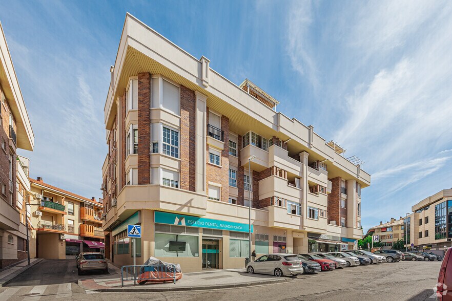 Calle Puerto de los Leones, 8, Majadahonda, Madrid for sale - Building Photo - Image 1 of 1