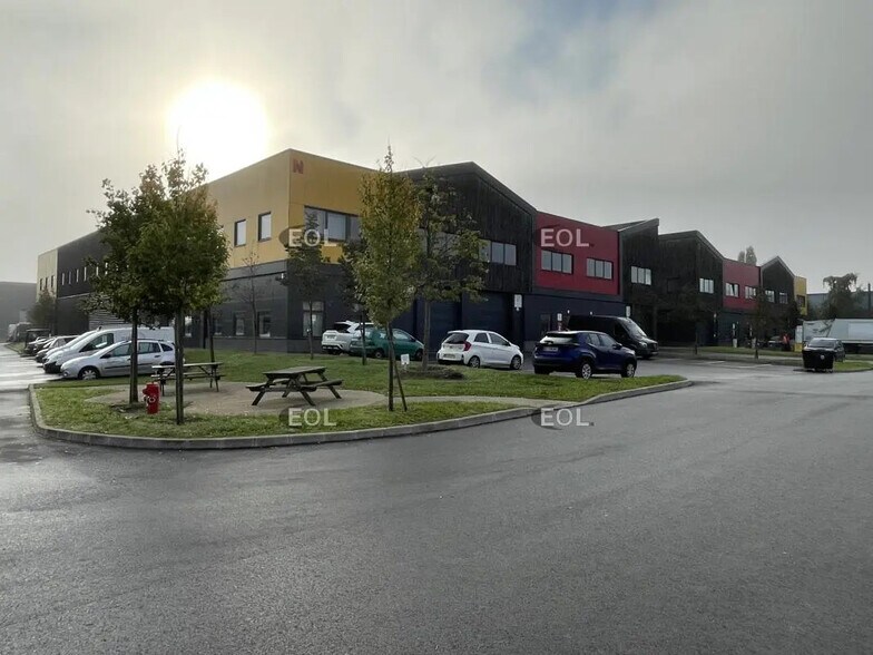 Flex in Cormeilles-en-Parisis for lease - Building Photo - Image 2 of 9