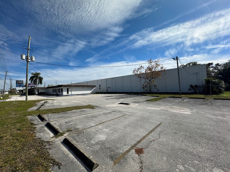 5850 Ulmerton Rd, Clearwater, FL for lease - Building Photo - Image 1 of 10