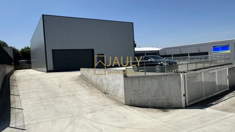 Retail in Mareuil-lès-Meaux for lease - Building Photo - Image 2 of 12