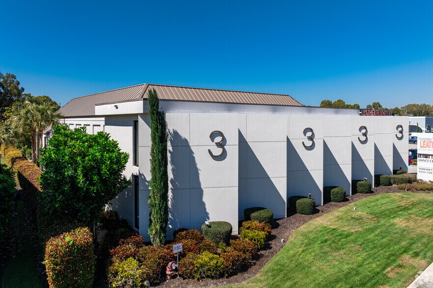 3333 Tamiami Trl N, Naples, FL for sale - Primary Photo - Image 1 of 1