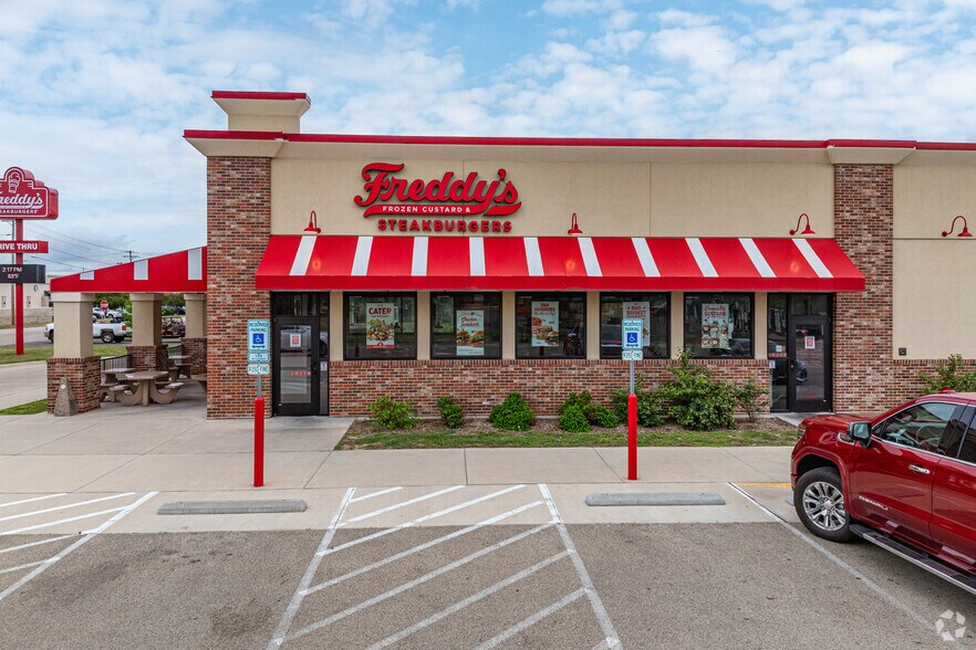 9901 Orlando St, Machesney Park, IL for sale - Building Photo - Image 3 of 4