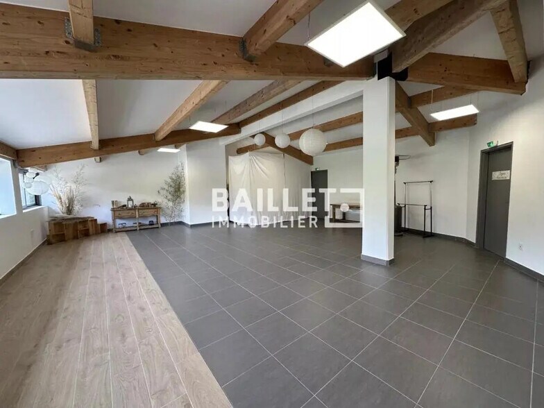 Office in Grasse for lease - Building Photo - Image 2 of 8