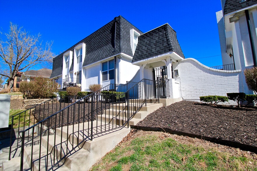 4427-4433 Holly St, Kansas City, MO for sale - Building Photo - Image 3 of 19