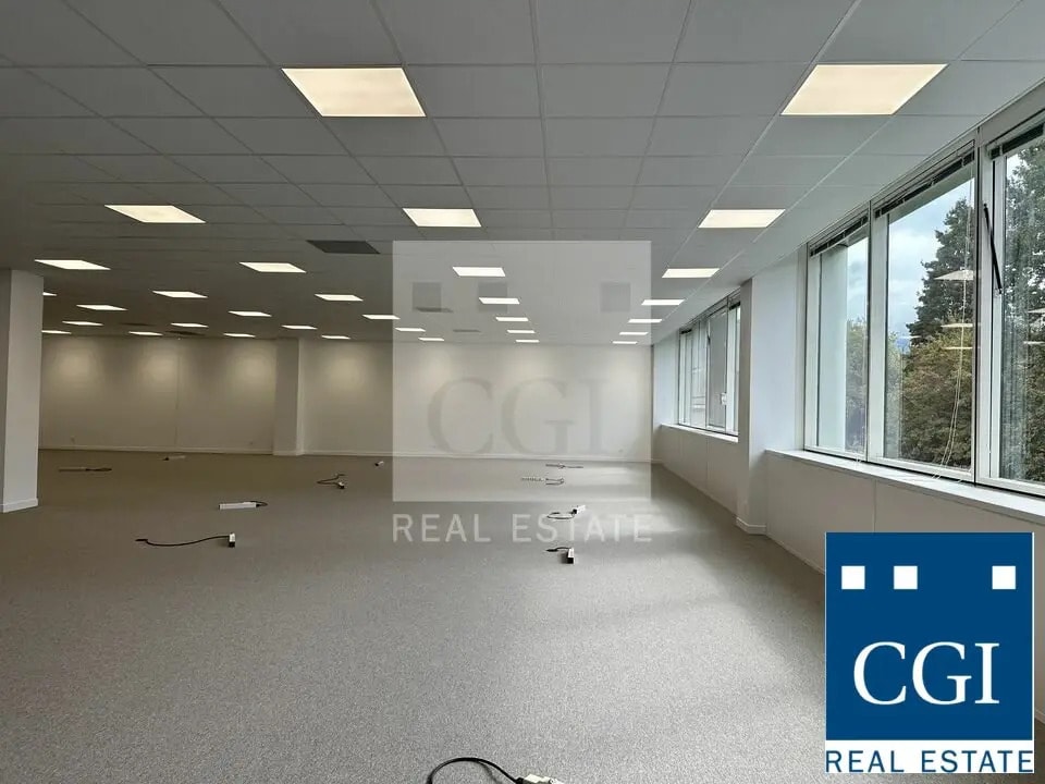 Office in Eybens for lease Building Photo- Image 1 of 10