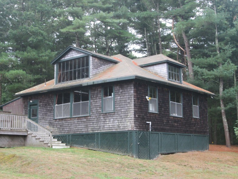 586 Shore Rd, Pocasset, MA for sale - Primary Photo - Image 1 of 1