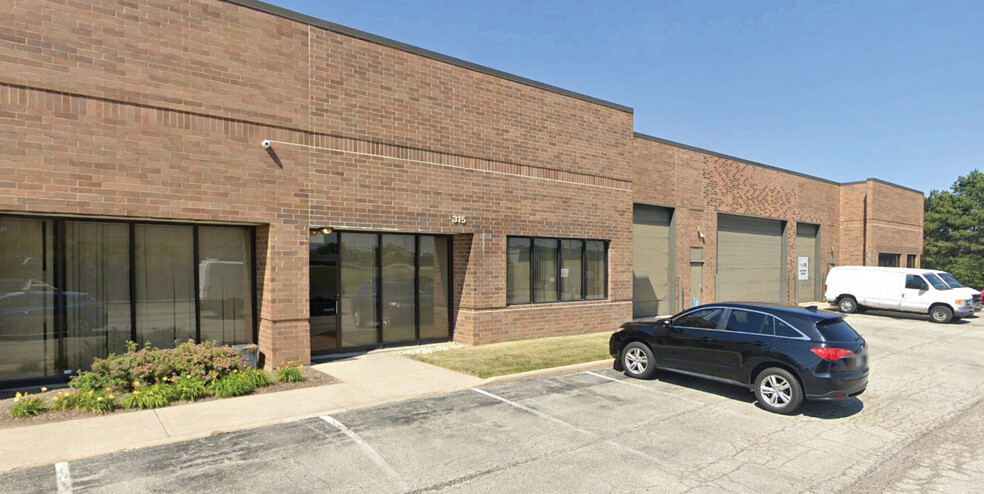 650 W Grand Ave, Elmhurst, IL for lease - Building Photo - Image 1 of 7