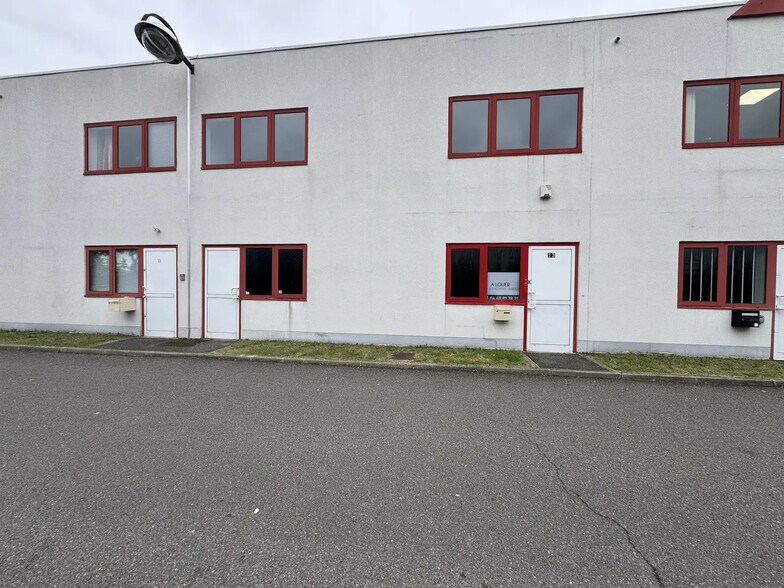 Flex in SAINT-OUEN-L'AUMONE for lease - Building Photo - Image 1 of 12