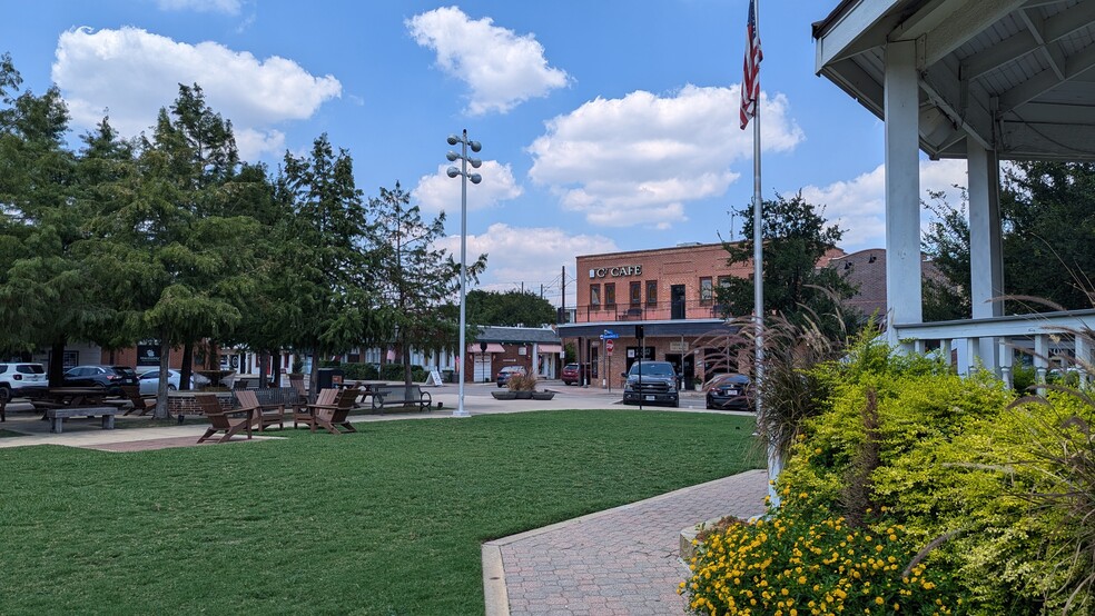 1101 S Broadway St, Carrollton, TX for sale - Building Photo - Image 3 of 19