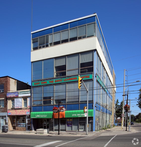 2944 Danforth Ave, Toronto, ON for lease - Building Photo - Image 3 of 4