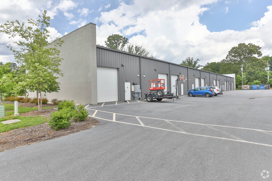8-20 Glenn Willow Dr, Arden, NC for lease - Building Photo - Image 2 of 12