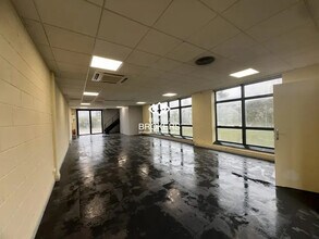 Flex in Les Ulis for lease Interior Photo- Image 1 of 6