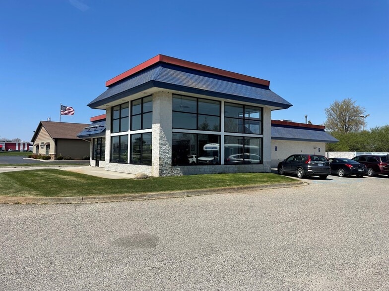 1335 E Center St, Ithaca, MI for sale - Building Photo - Image 2 of 6