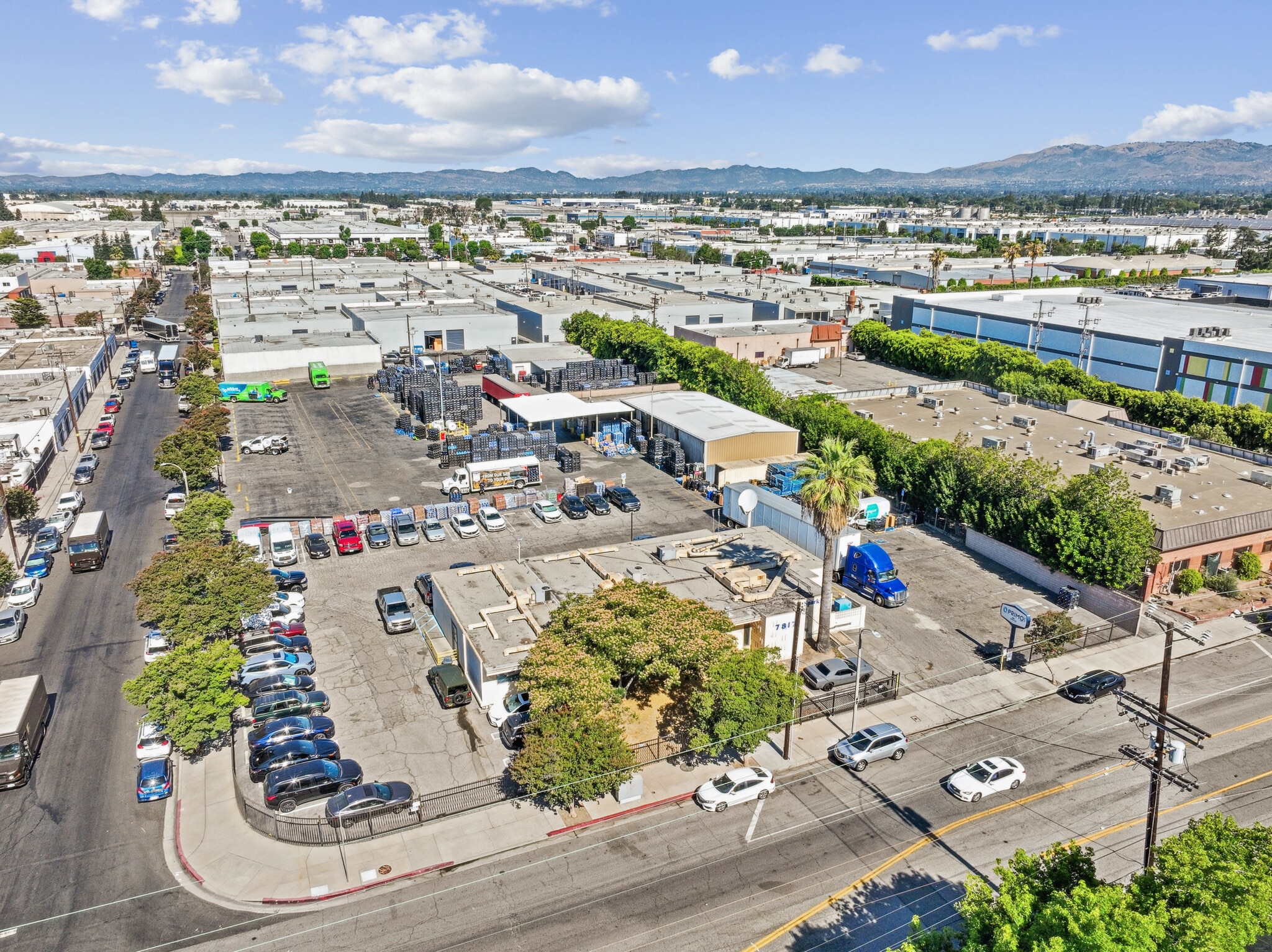 7817 Haskell Ave, Van Nuys, CA for lease Building Photo- Image 1 of 2