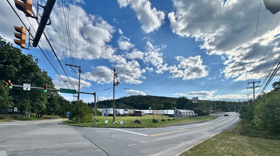 1550 Robinhood Dr, Etters, PA for sale - Building Photo - Image 1 of 4