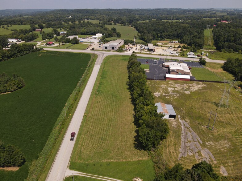 1300 Industrial Park Rd, Columbia, TN for sale - Building Photo - Image 2 of 6