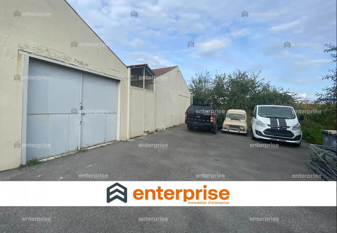 Flex in Pont-Sainte-Maxence for lease Building Photo- Image 1 of 4