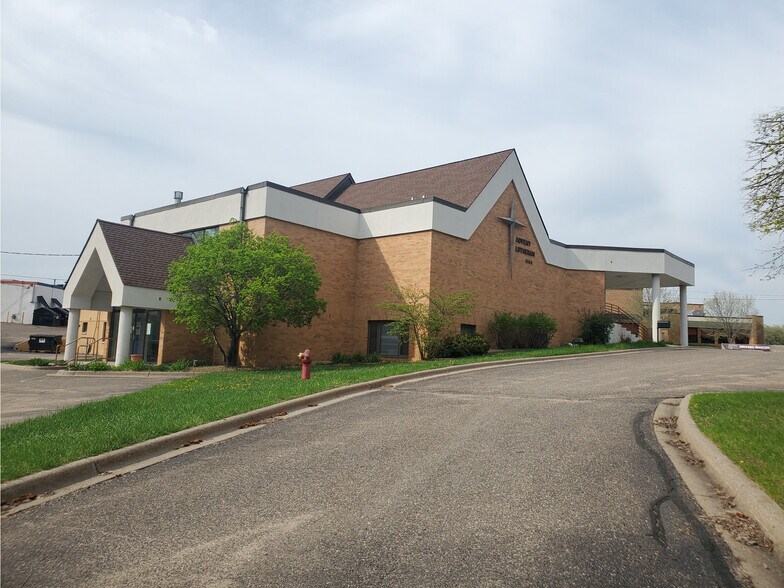 540 E River Rd, Anoka, MN 55303