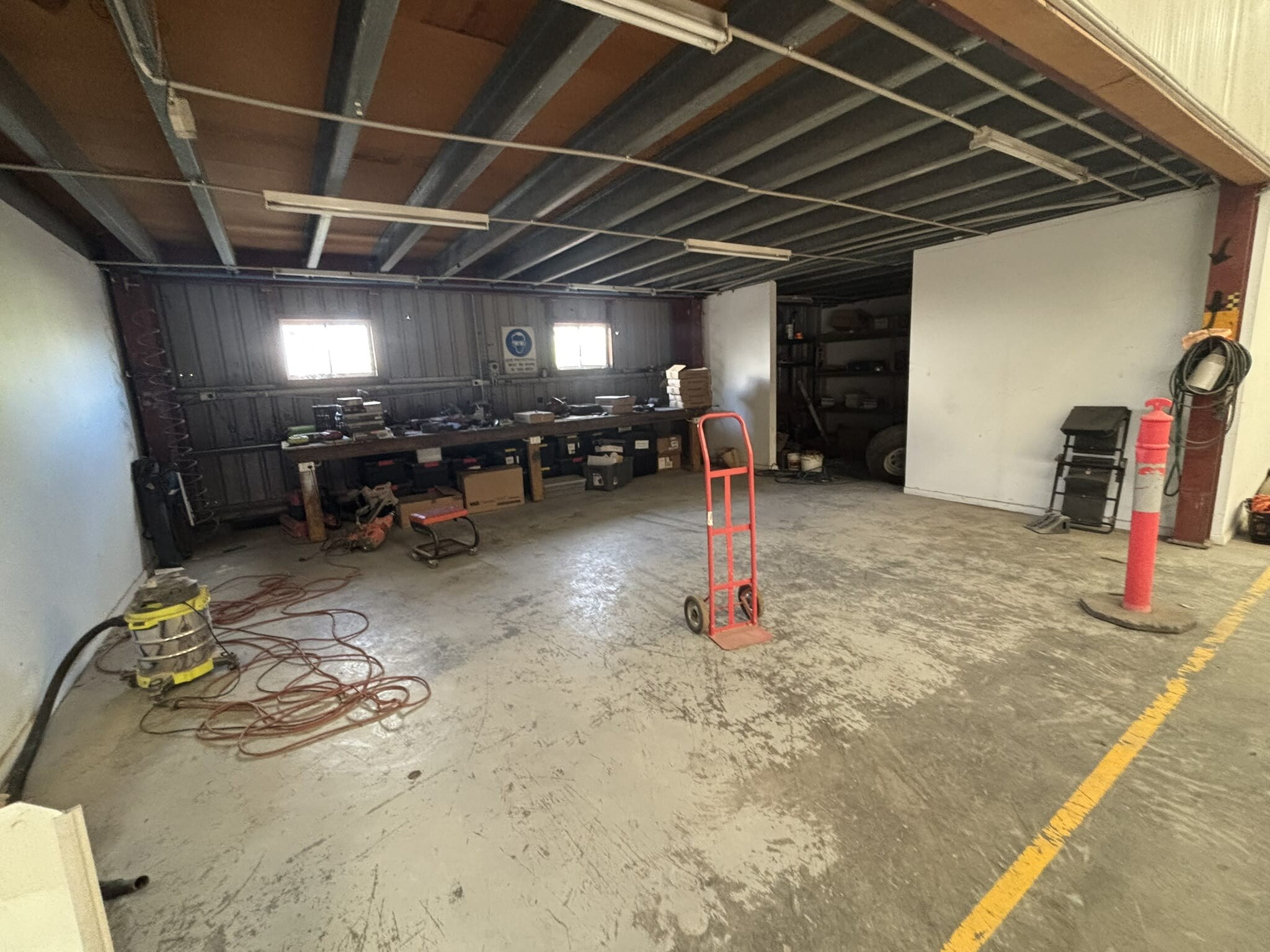2 Gundah Rd, Mount Kuring-Gai for lease Interior Photo- Image 1 of 6