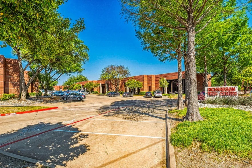 651 N Plano Rd, Richardson, TX for lease - Building Photo - Image 1 of 7