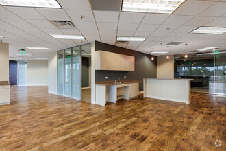 17950 Preston Rd, Dallas, TX for lease Interior Photo- Image 2 of 5