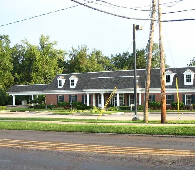 611 W 4th St, Fordyce, AR 71742