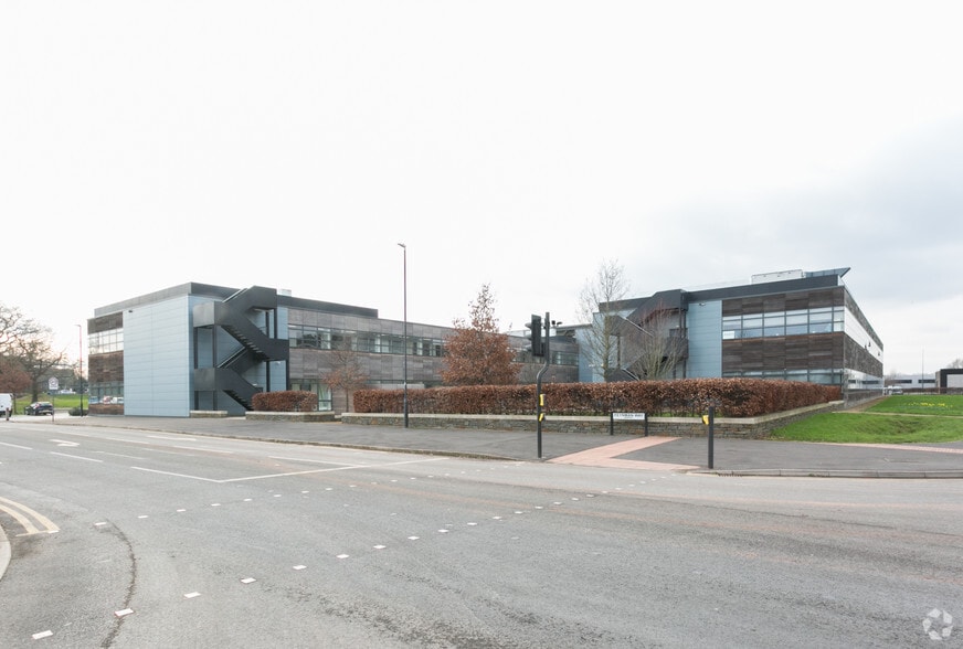 Dirac Cres, Bristol for lease - Primary Photo - Image 2 of 7