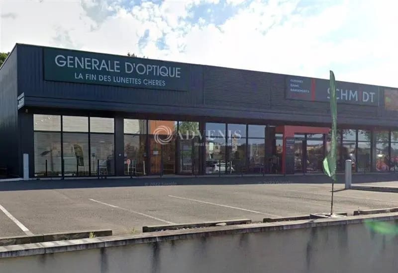 Retail in Châteaubernard for lease Building Photo- Image 1 of 4