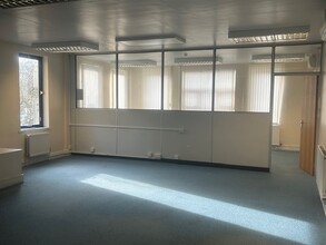 Monkton Hl, Chippenham for lease Interior Photo- Image 2 of 3