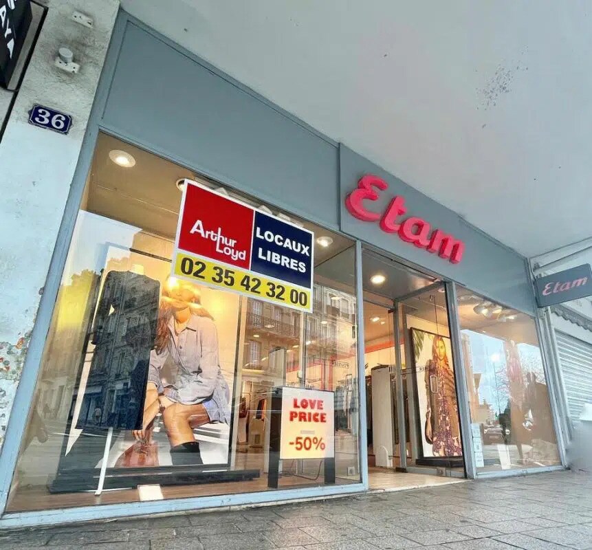 Retail in Le Havre for lease Building Photo- Image 1 of 3