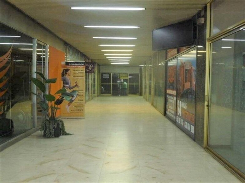 Retail in León, León for sale - Building Photo - Image 2 of 9