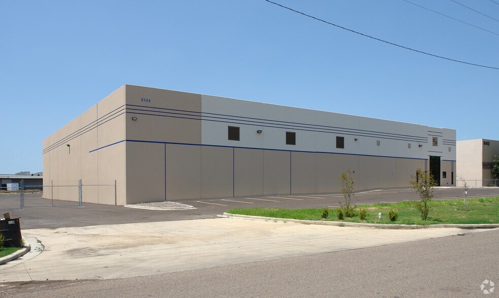 8408 Amparan Rd, Laredo, TX for lease - Primary Photo - Image 1 of 2