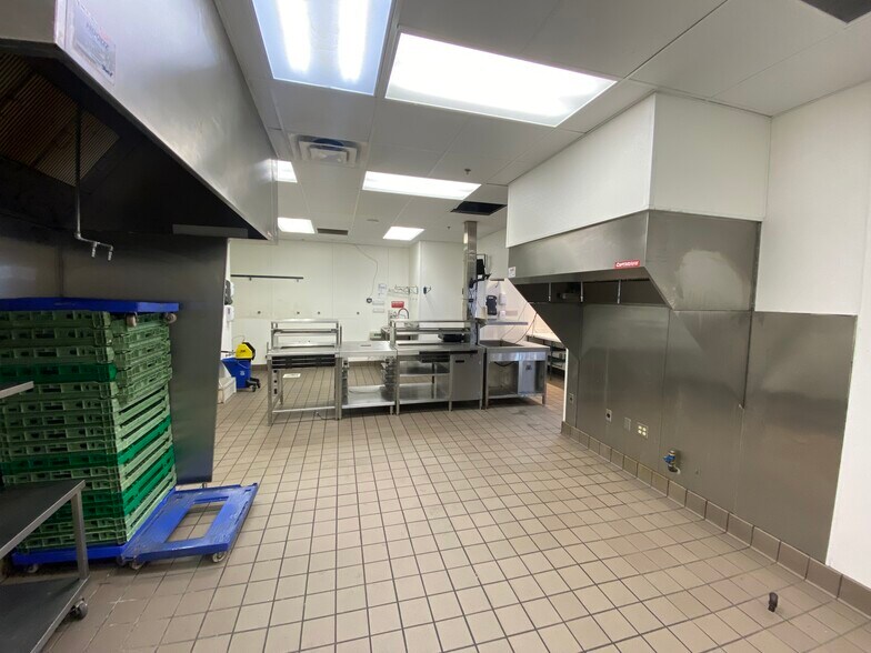 324 S Main St, Tulsa, OK for lease - Interior Photo - Image 2 of 16