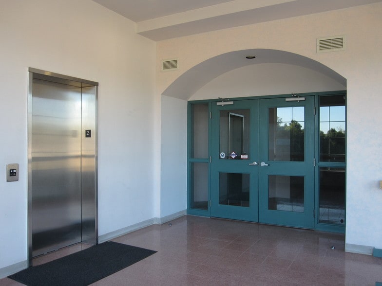 200 McNab St, Brockton, ON for lease - Interior Photo - Image 2 of 3