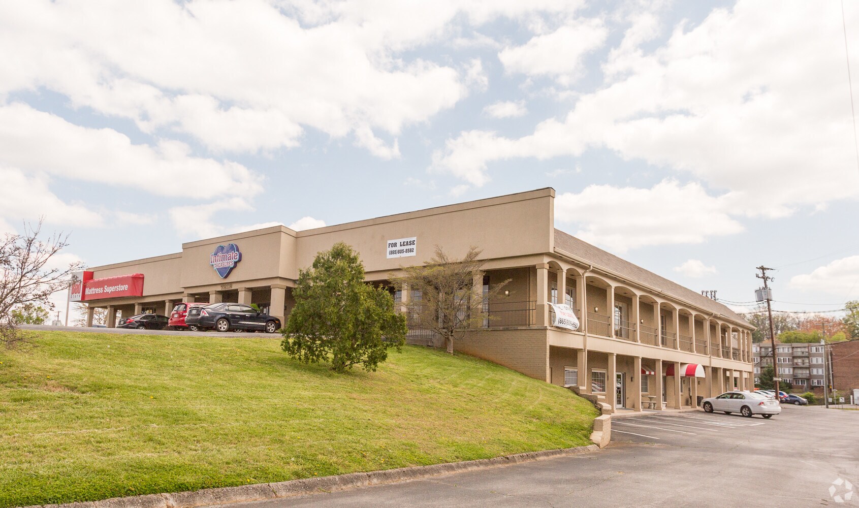 7212 Kingston Pike, Knoxville, TN 37919