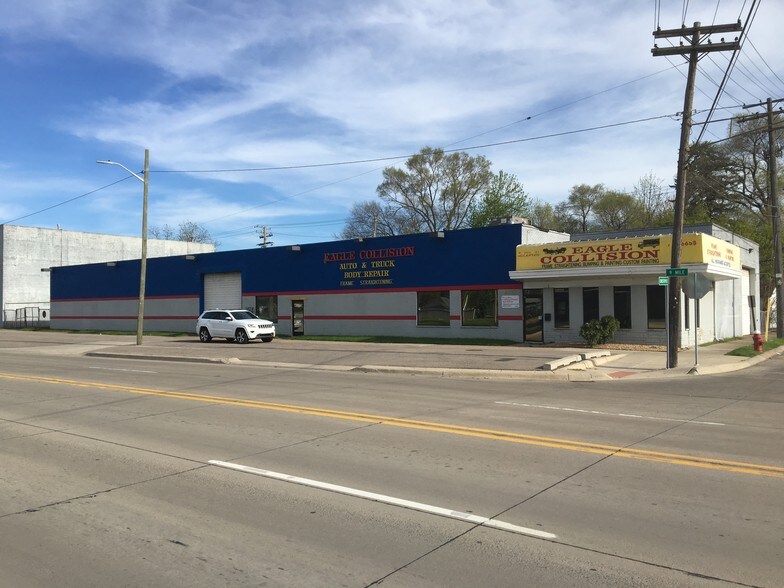 2120 E Nine Mile Rd, Warren, MI 48091