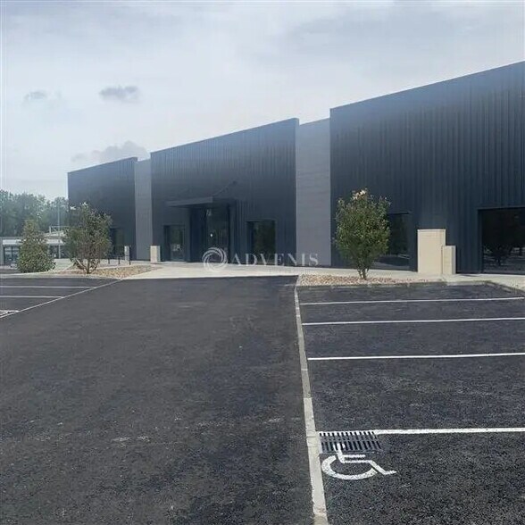 Retail in Lézignan-Corbières for lease - Building Photo - Image 2 of 7